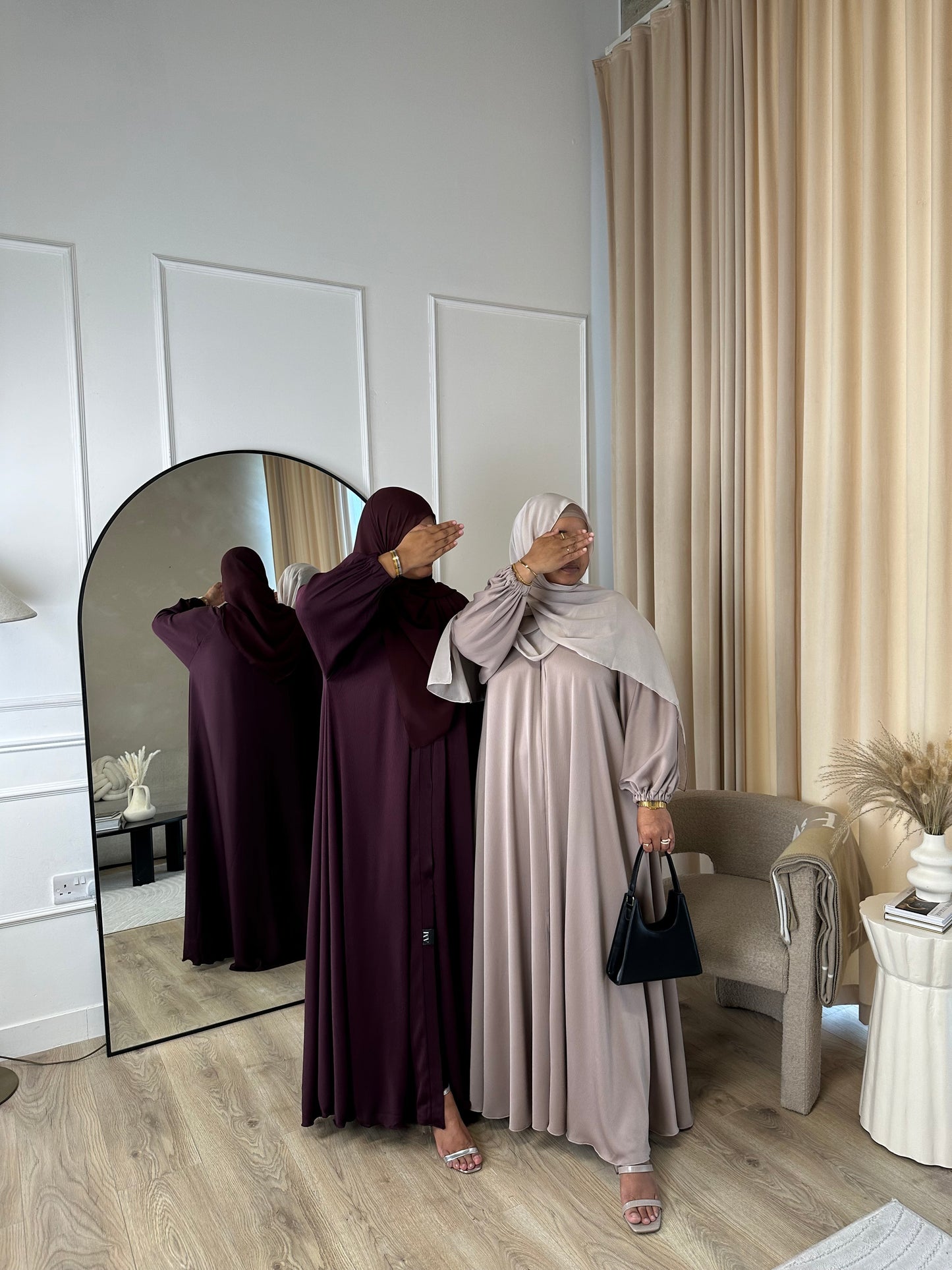 Liyana - Flowy open abaya with cuffed sleeves (Nude)