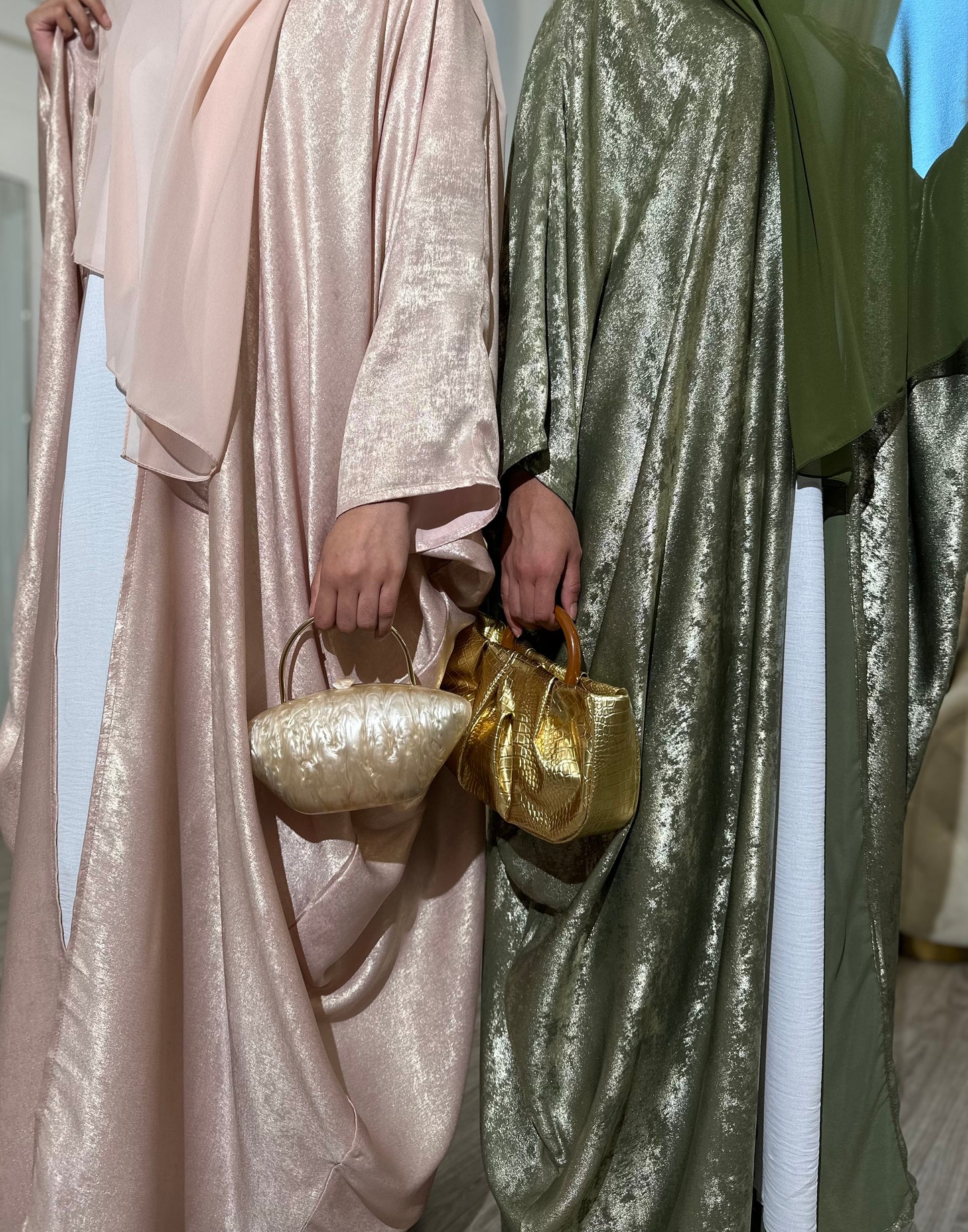 Lila - Butterfly crushed velvet abaya (Blush)