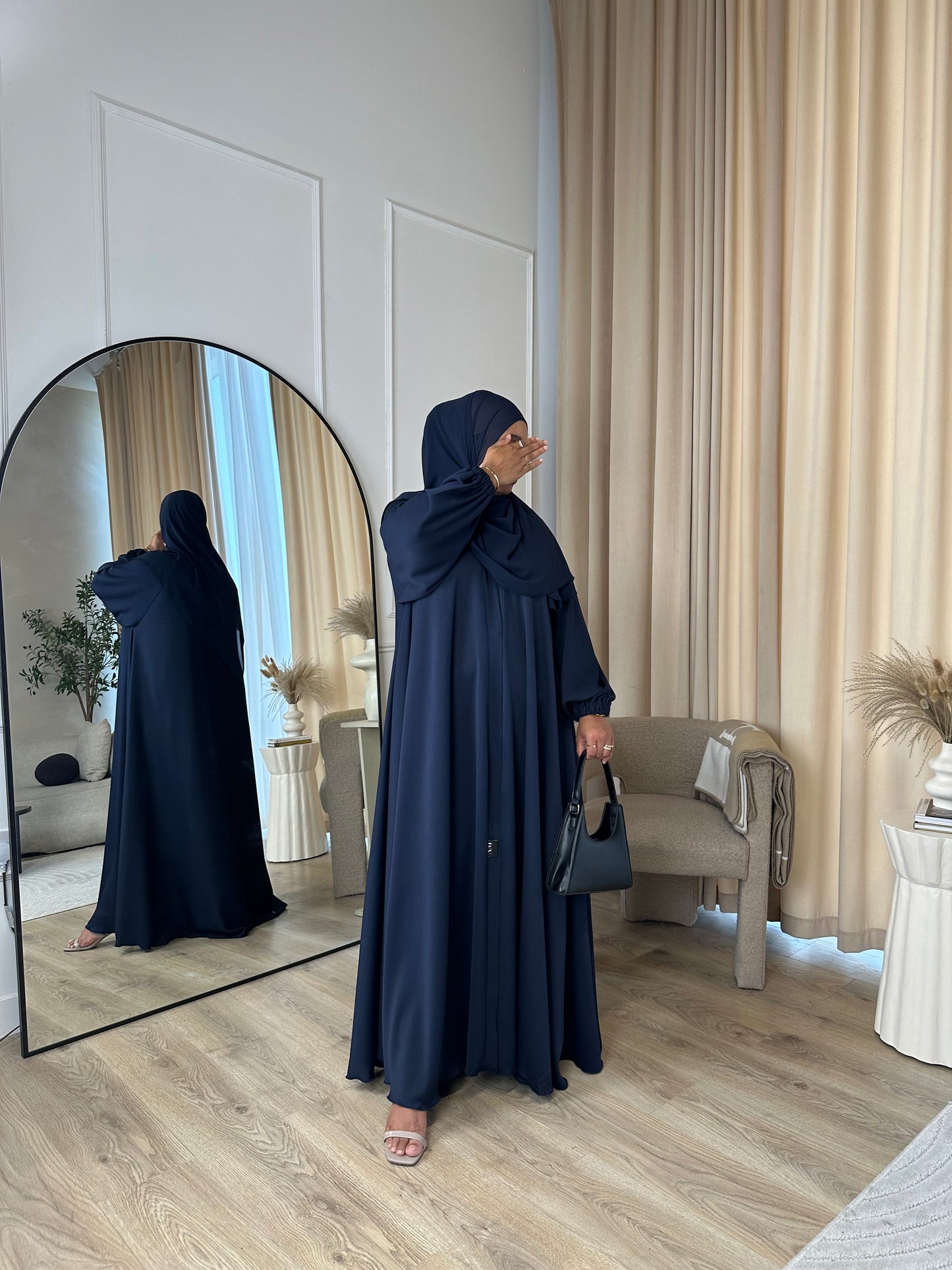 Liyana - Flowy open abaya with cuffed sleeves (Navy)