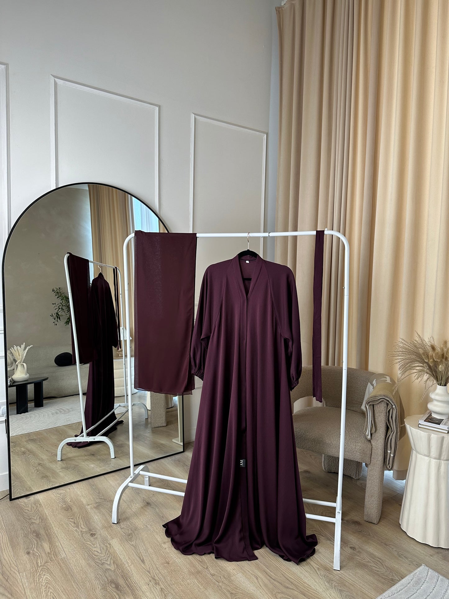 Liyana - Flowy open abaya with cuffed sleeves (Plum)