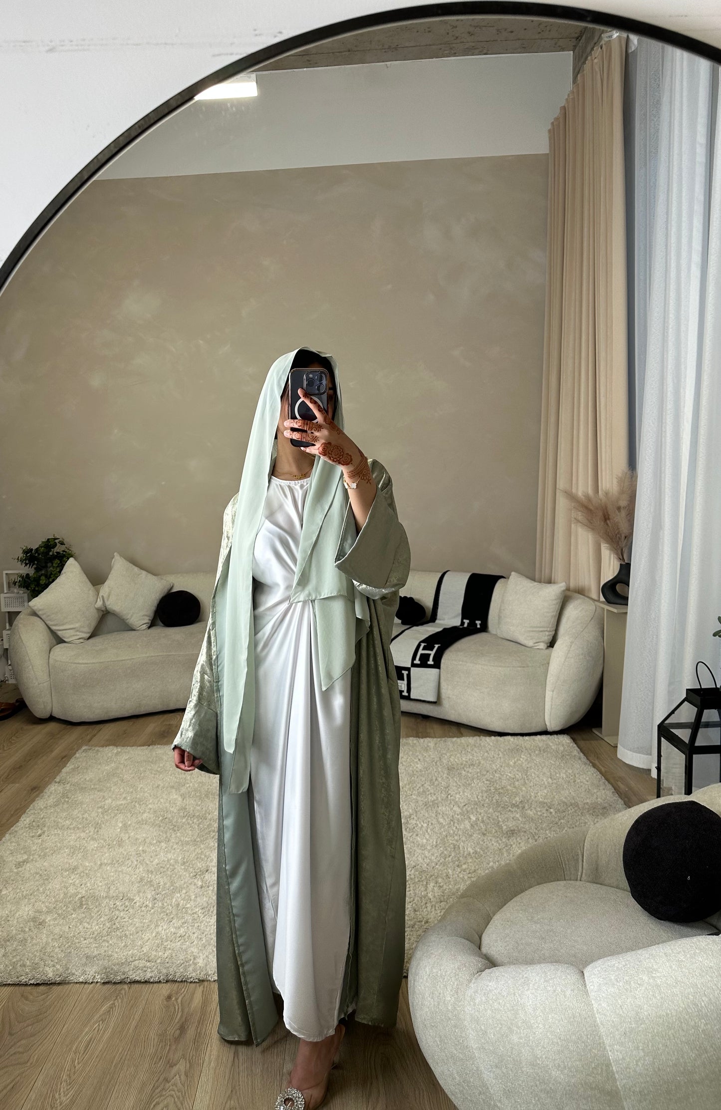 Eliza - oversized crushed velvet abaya (Mint)